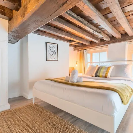 Atypical Triplex Near Grand Place With Terrace ليل