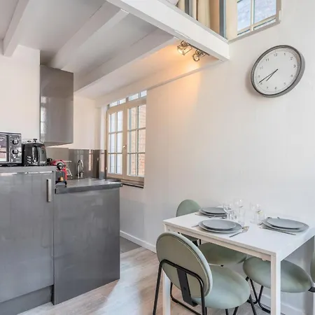 Atypical Triplex Near Grand Place With Terrace Appartamento